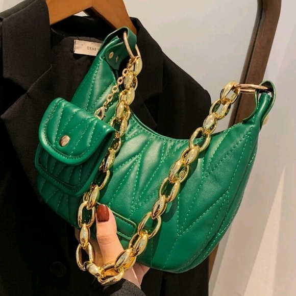 Quilted pattern gold chain novelty hand bag with coin base - Picture 4 of 6